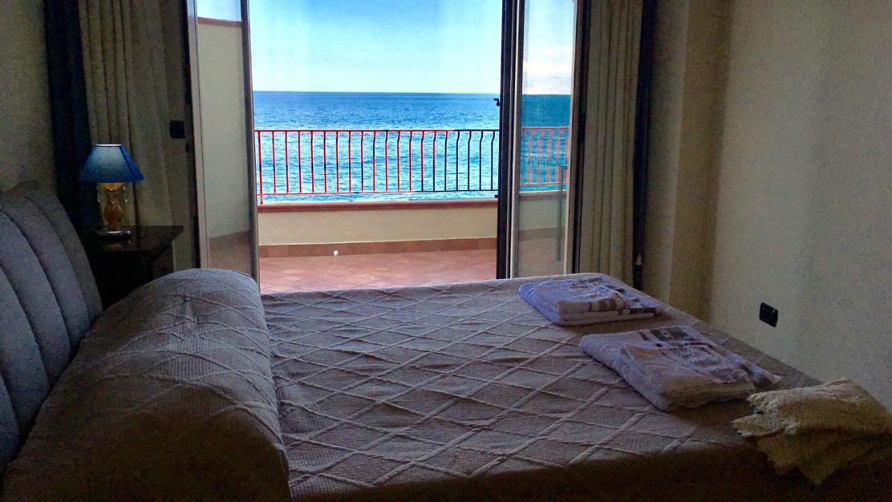 B&B La Sirena Santa Teresa Di Riva Exterior foto